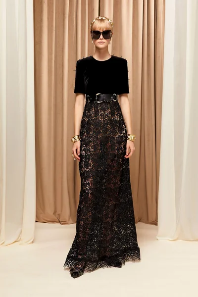 Look 16